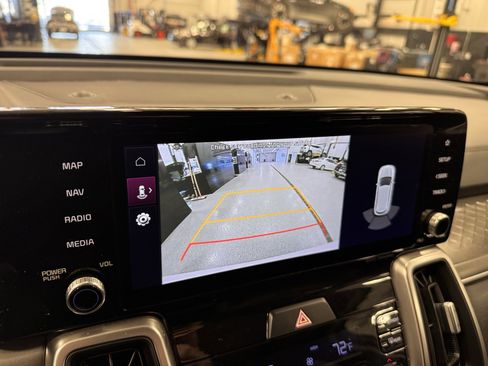 Certified 2022 Kia Sorento S w/ Panoramic Sunroof Package image 7