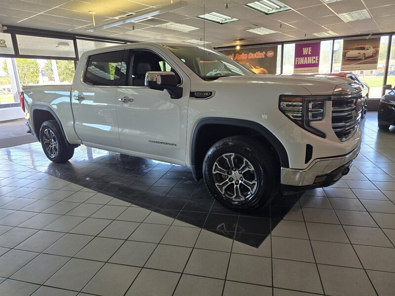 Used 2025 GMC Sierra 1500 SLT AWD/4WD image 5