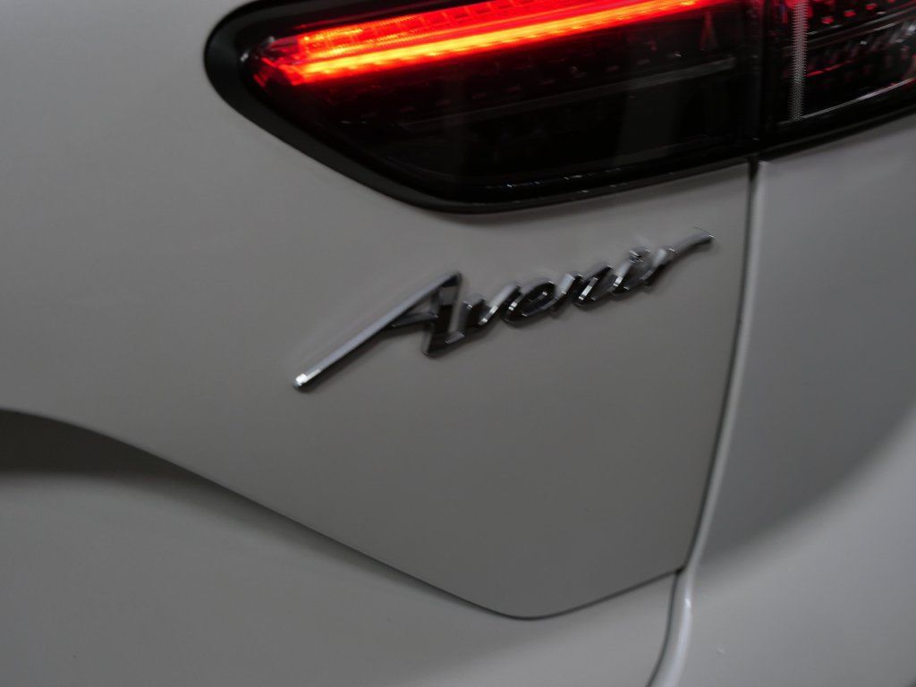 Used 2025 Buick Envision Avenir AWD/4WD image 6