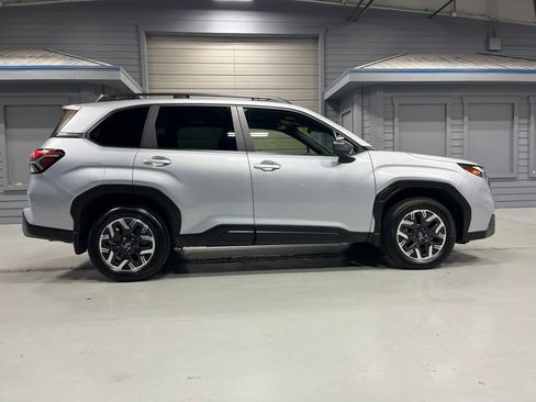 Certified 2025 Subaru Forester Premium w/ Convenience Package #2 AWD/4WD image 10