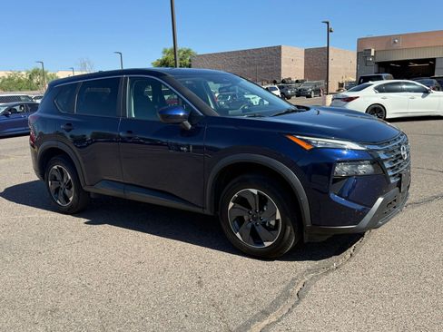 Certified 2025 Nissan Rogue SV FWD image 3