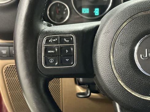 Used 2011 Jeep Wrangler Unlimited Rubicon w/ Connectivity Group AWD/4WD image 17