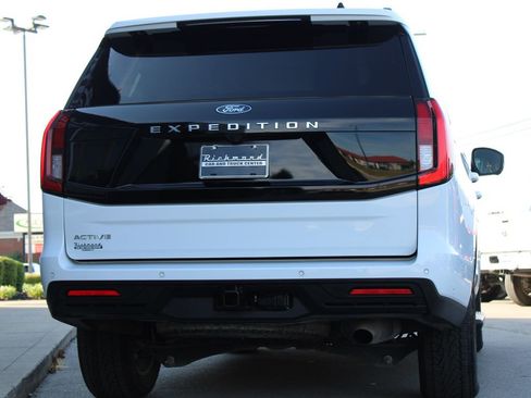 Used 2025 Ford Expedition Active AWD/4WD image 8