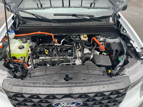New 2026 Ford Maverick XLT w/ XLT Luxury Package FWD image 33
