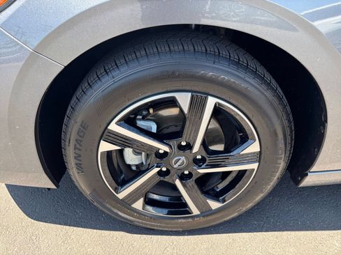 Used 2025 Nissan Sentra SV FWD image 28