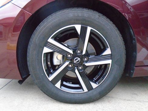 Used 2024 Nissan Sentra SV image 27