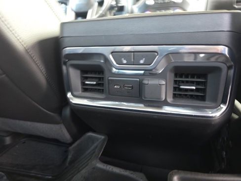 Used 2022 GMC Sierra 3500 Denali w/ Denali Black Diamond Edition image 17