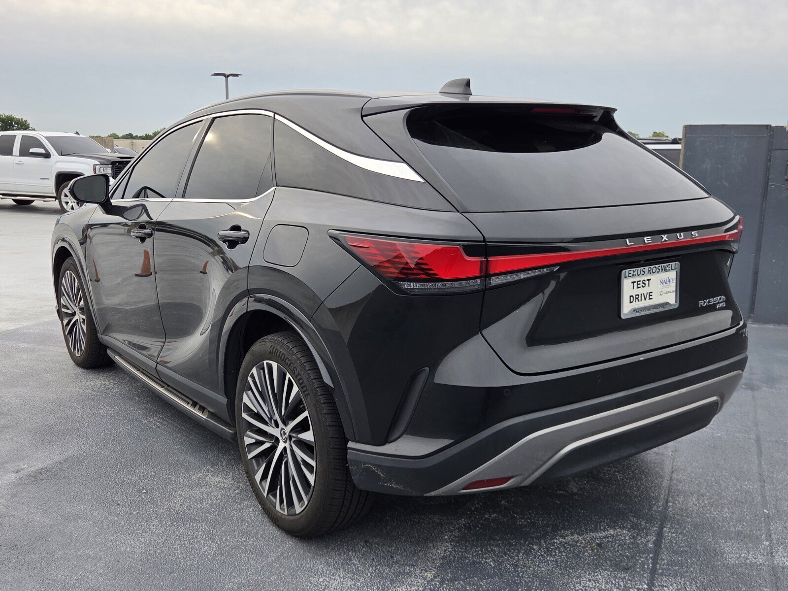 Used 2025 Lexus RX 350 AWD/4WD image 3