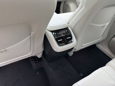 New 2026 Volvo XC90 B6 Ultra image 8