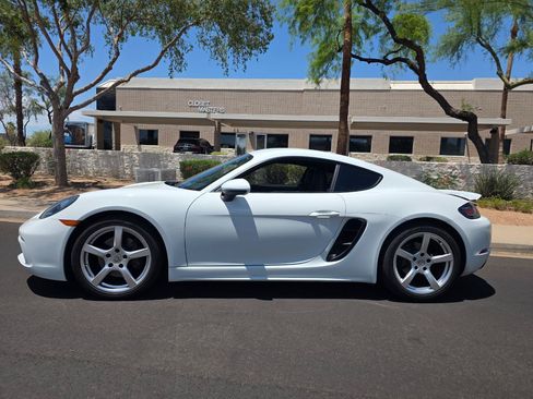 Used 2018 Porsche 718 Cayman RWD image 4