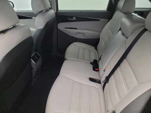 Used 2017 Kia Sorento SX image 18