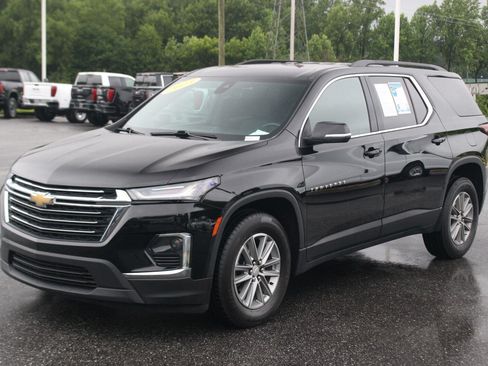 Used 2023 Chevrolet Traverse LT w/ LPO, Cargo Package AWD/4WD image 3
