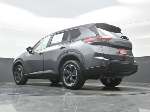 Used 2024 Nissan Rogue SV image 28