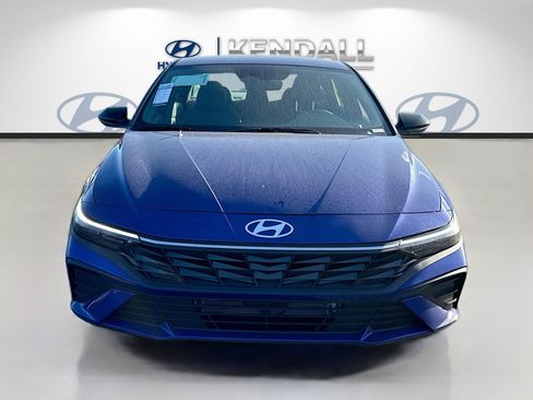 New 2025 Hyundai Elantra SEL image 2