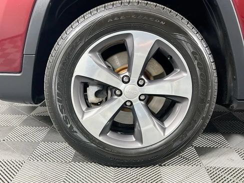 Used 2020 Jeep Cherokee Limited AWD/4WD image 30