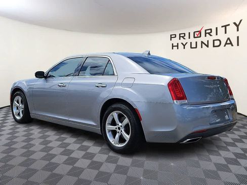 Used 2016 Chrysler 300 C RWD image 6