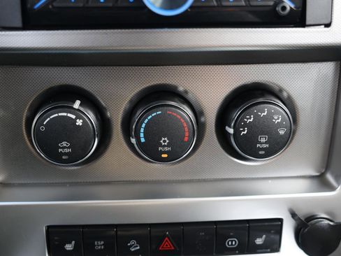 Used 2009 Jeep Liberty Limited w/ Premium Group AWD/4WD image 31