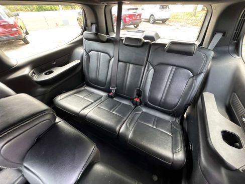 Certified 2024 Jeep Wagoneer Series II w/ Flexible Seating Group image 14