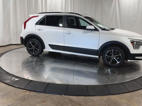 New 2026 Kia Niro LX image 2