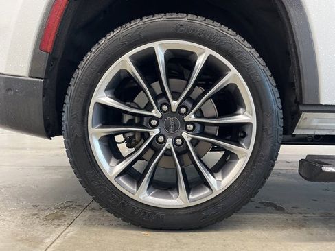 Used 2022 Jeep Wagoneer Series III w/ Premium Group I image 9