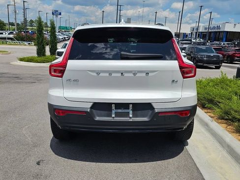 Used 2023 Volvo XC40 B4 Ultimate FWD image 8