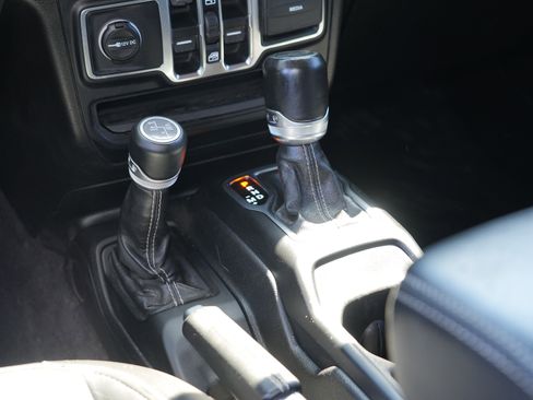 Used 2019 Jeep Wrangler Unlimited Sahara w/ Quick Order Package 24M Moab image 24