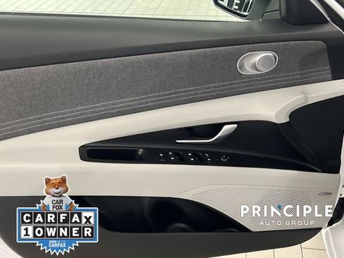 Used 2025 Hyundai Elantra Limited image 12