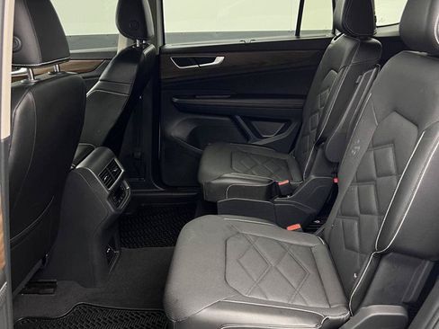 Used 2024 Volkswagen Atlas SE FWD image 18