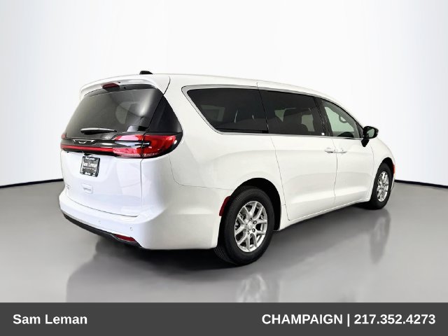 New 2027 Chrysler Pacifica Select FWD image 7