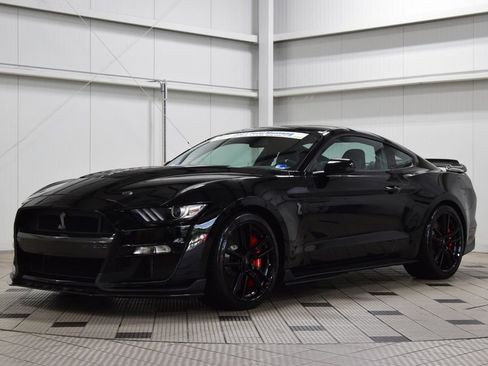 Used 2021 Ford Mustang Shelby GT500 w/ Technology Package RWD image 3