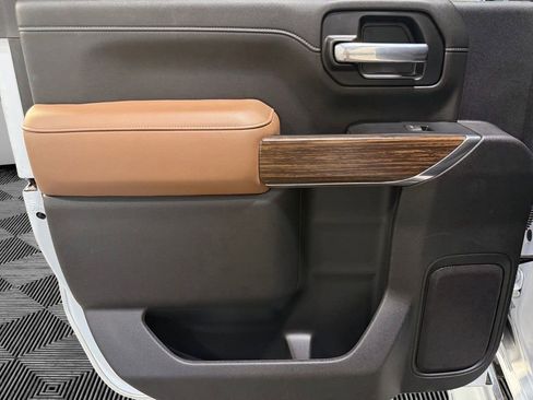 Used 2023 Chevrolet Silverado 2500 High Country w/ Z71 Off-Road Package image 18