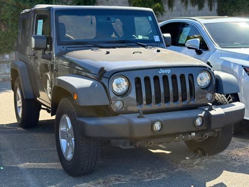 Used 2018 Jeep Wrangler Sport AWD/4WD image 3