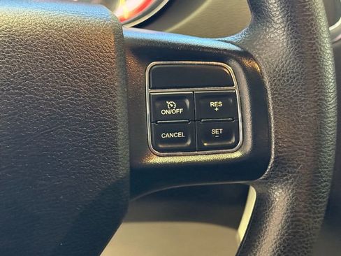 Used 2018 Dodge Grand Caravan SE w/ UConnect Hands-Free Group image 22