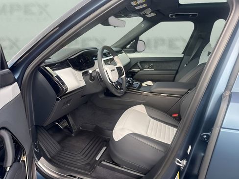 Used 2025 Land Rover Range Rover Sport SV Edition Two image 9