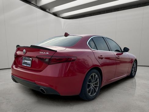 Used 2020 Alfa Romeo Giulia image 5