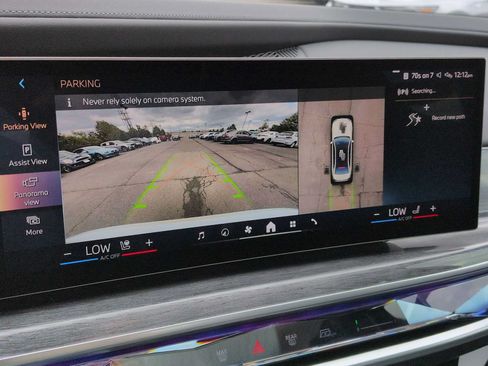 Used 2025 BMW i7 eDrive50 RWD image 32