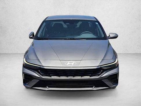 Used 2024 Hyundai Elantra SEL FWD image 2