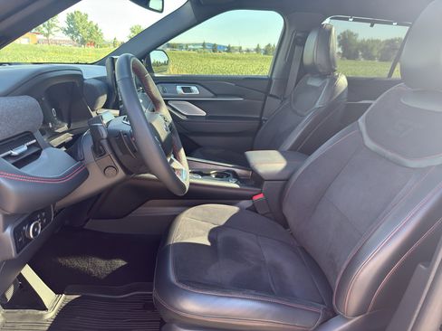 Used 2025 Ford Explorer ST image 13