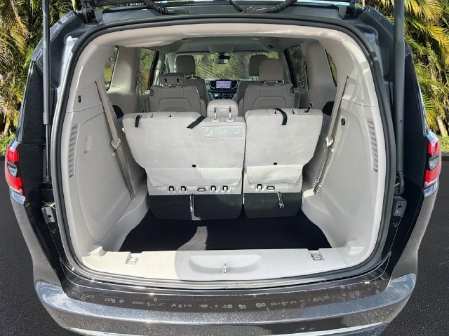 Used 2021 Chrysler Pacifica Touring-L FWD image 26