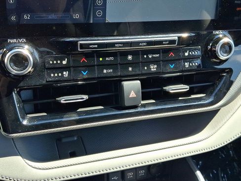 Used 2020 Toyota Highlander Platinum AWD/4WD image 18