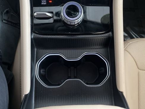 Used 2024 Jeep Grand Cherokee Limited w/ Luxury Tech Group II image 23