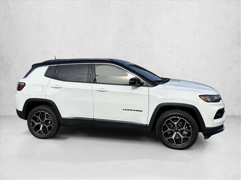 Used 2025 Jeep Compass Limited image 5
