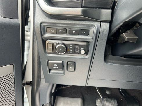 Used 2022 Ford F150 XLT w/ Equipment Group 302A High AWD/4WD image 18