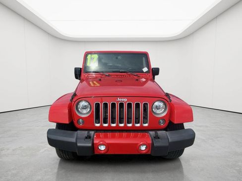 Used 2017 Jeep Wrangler Unlimited Sahara w/ Connectivity Group AWD/4WD image 2