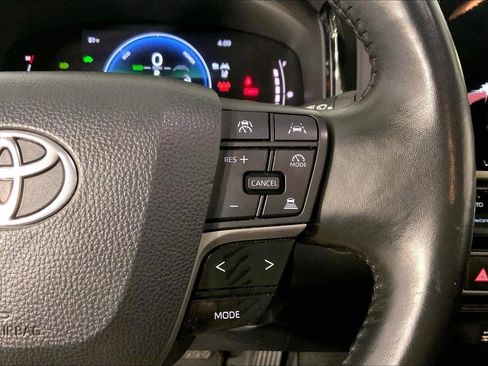 Used 2025 Toyota Camry LE AWD/4WD image 19
