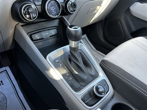 Used 2024 Hyundai Venue SEL image 19