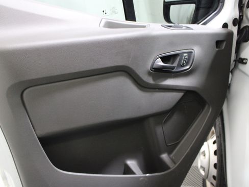 Used 2022 Ford Transit 350 DRW RWD image 3