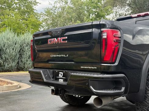 Used 2024 GMC Sierra 3500 Denali w/ Denali Reserve Package AWD/4WD image 16