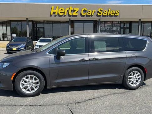 Used 2023 Chrysler Voyager LX FWD image 5