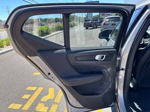 Certified 2025 Volvo XC40 B5 Core AWD/4WD image 16